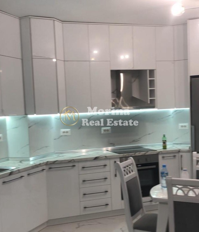 Tirane, jepet me qera apartament 2+1 Kati 4, 114 m² 600 € (Don Bosko)