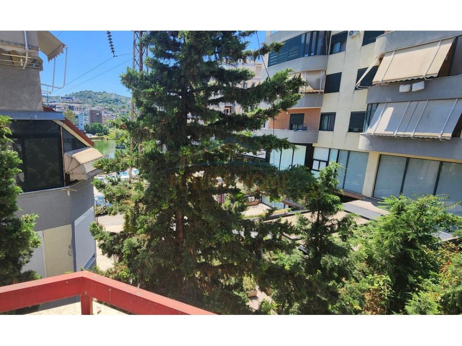 0683487469 Tirane, jepet me qera apartament 2+1+Ballkon Kati 4, 100 m² 850 € (Liqeni i Thate)