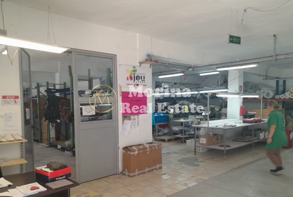 Tirane, shitet ambjent biznesi Kati 1, 1.300 m² 2.000.000 € (Rruga Spiro Cipi/Shkolla Bajram Curri)