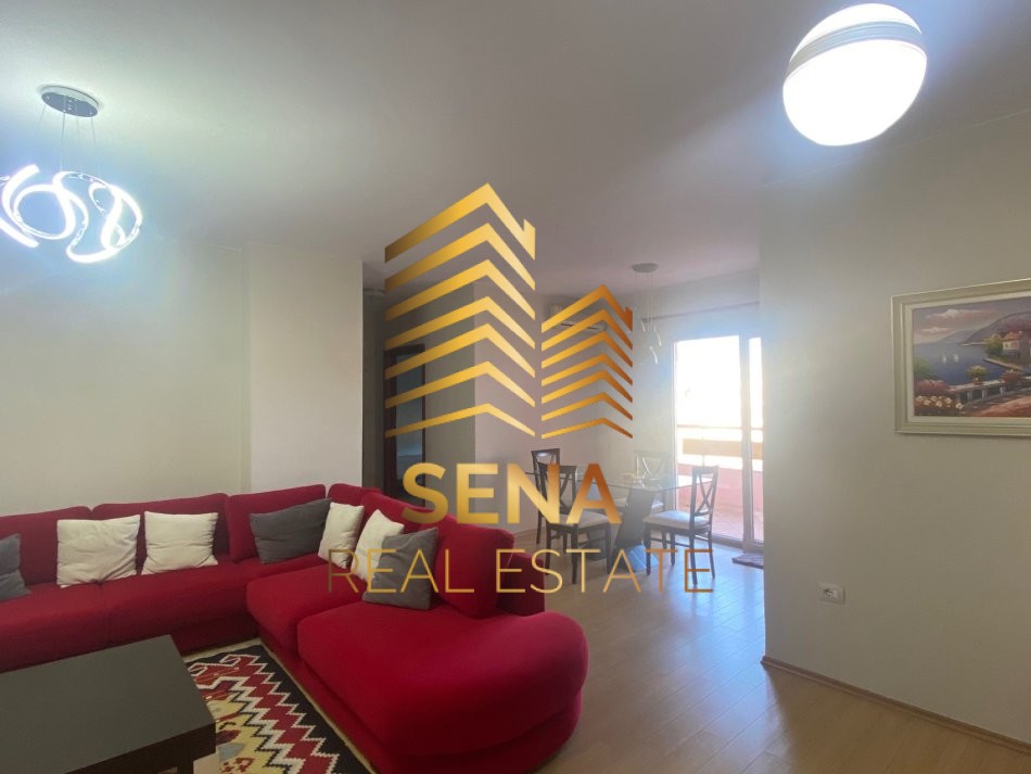 Tirane, jepet me qera apartament 2+1+Ballkon Kati 6, 100 m² 700 € (Rruga Nikolle Kacorri)