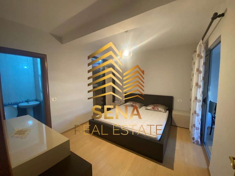 Tirane, jepet me qera apartament 2+1+Ballkon Kati 6, 100 m² 700 € (Rruga Nikolle Kacorri)