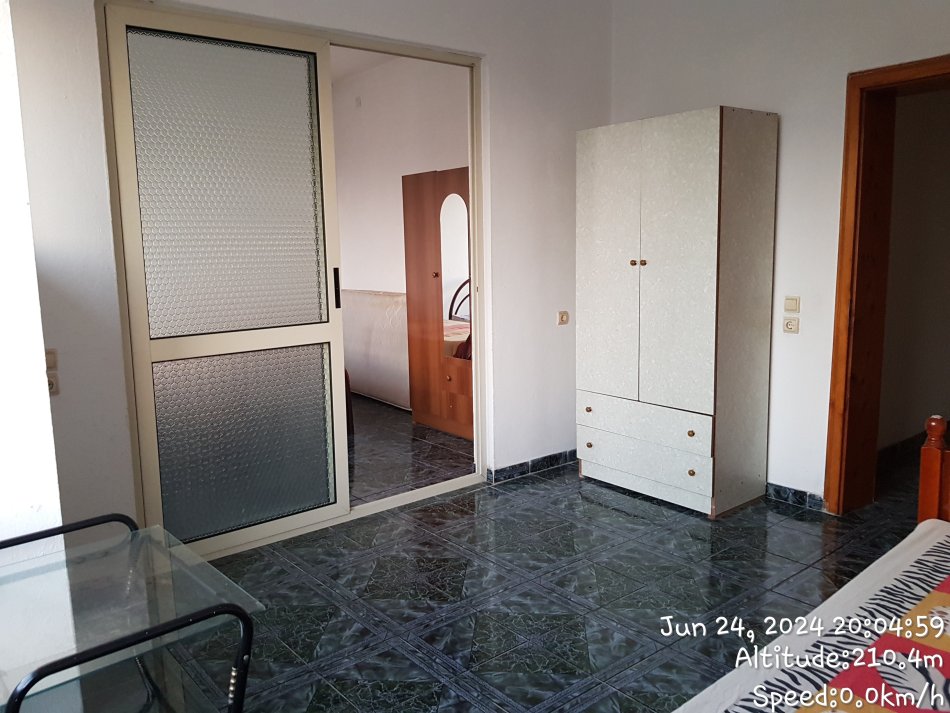 Tirane, jepet me qera shtepi 2+1+Ballkon Kati 2, 80 m² 400 € (Kristaq capo)