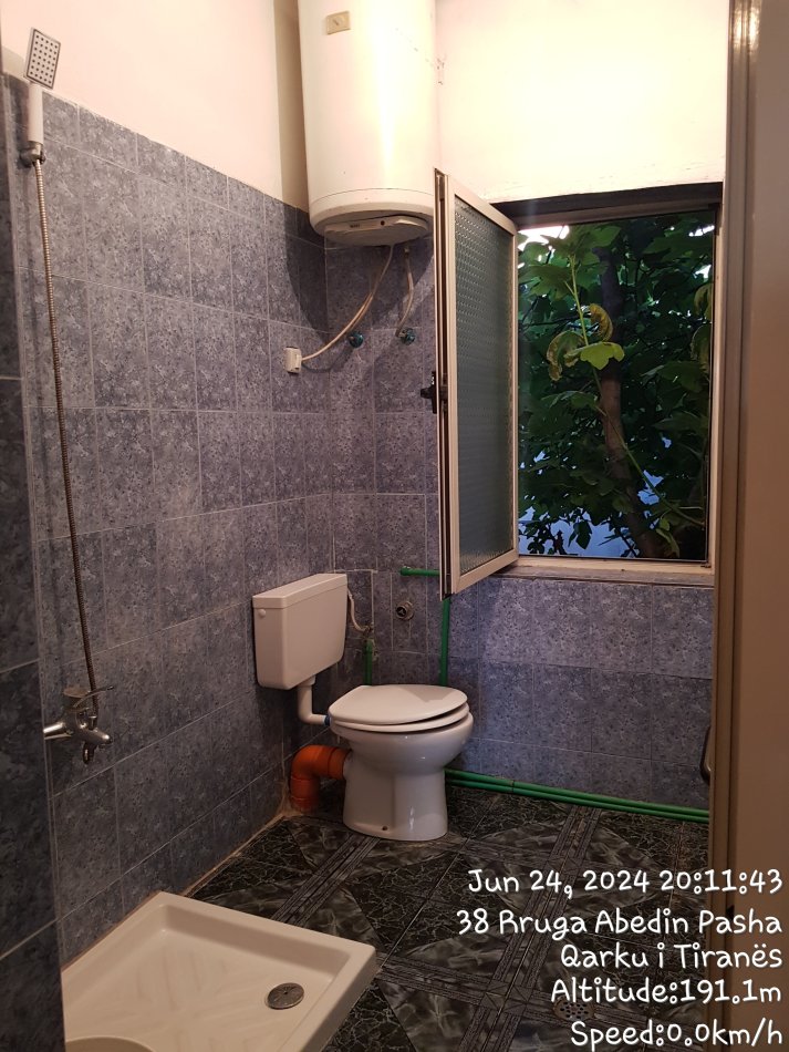 Tirane, jepet me qera shtepi 2+1+Ballkon Kati 2, 80 m² 400 € (Kristaq capo)