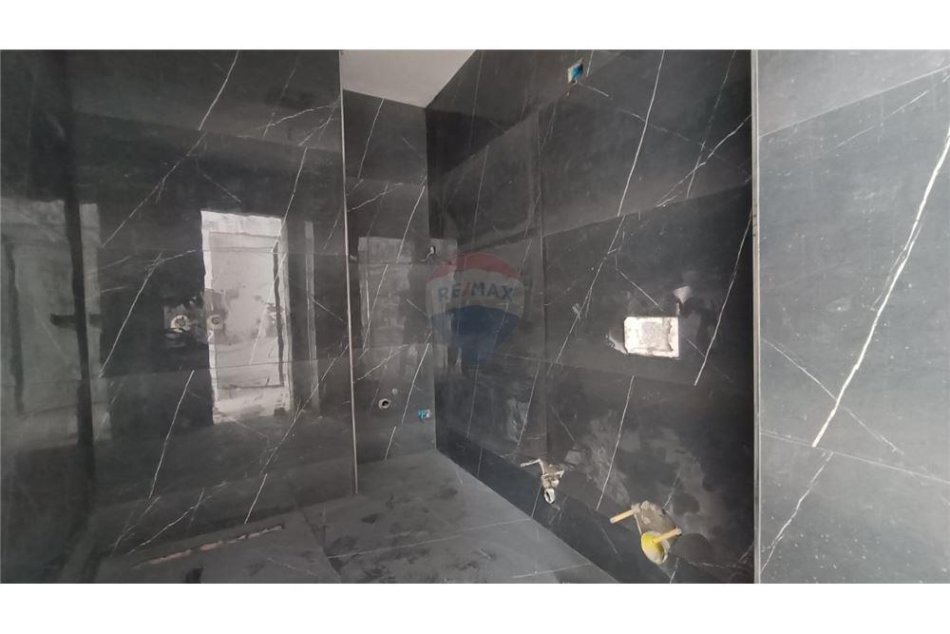 Tirane, jepet me qera zyre Kati 7, 177 m² 1.500 € (&quot;Lakeview Residences&quot;Liqeni i Tiranes)