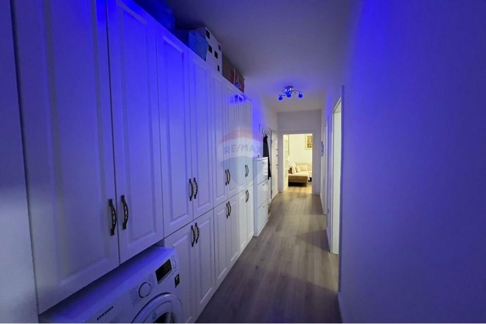 Tirane, jepet me qera 2+1 , 84 m² 900 € (Bulevardi Bajram Curri)