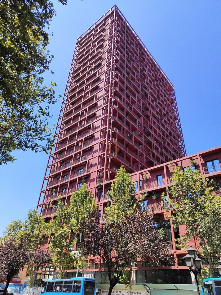 Tirane, jepet me qera zyre Kati 1, 136 m² 2.800 € (Rruga e Kavajes.)
