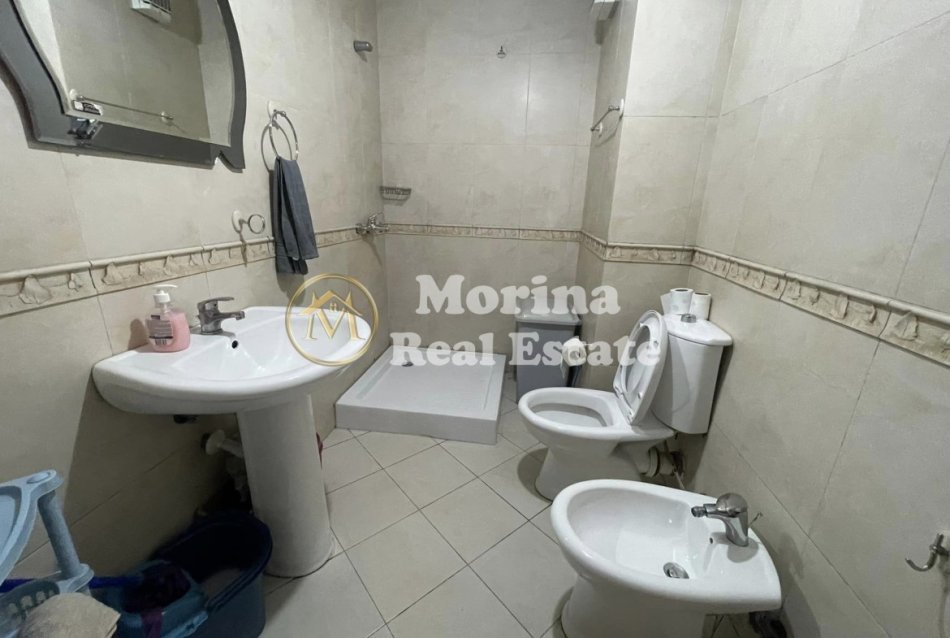 Tirane, jepet me qera apartament 2+1+2wc Kati 2, 110 m² 700 € (Zogu Zi)