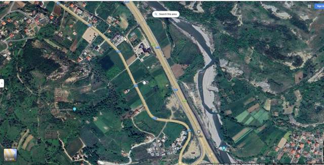 Tirane,-Shitet Tokë, Bërzhit,14 km nga qendra e Tiranës, buzë rrugës vjetër nacionale Tirane-Mullet-Berzhit-Elbasan, sip.2850m², Cmimi 75 €/m2, sapo k