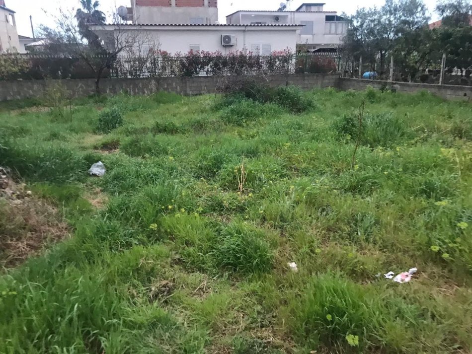 Tirane, shes toke , 700 m² 53.000 € (në Shkozet Durres.)