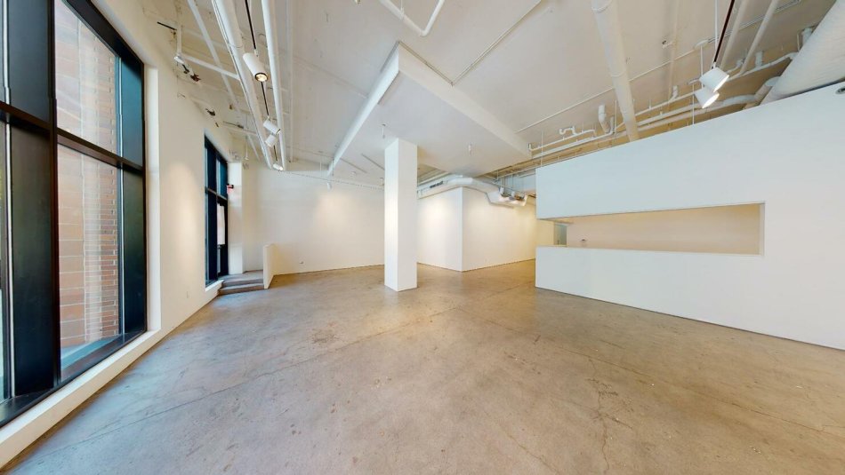 Tirane, jepet me qera dyqan Kati 0, 91 m² 2.500 € (Torre Drini, Qender.)