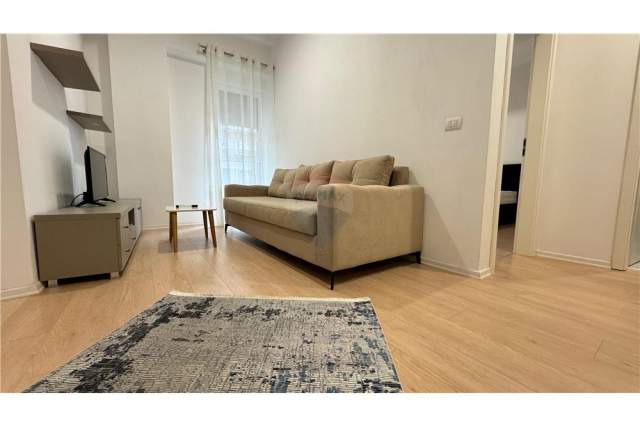 Tirane, jepet me qera apartament 1+1 Kati 3, 68 m² 400 Euro (Bulevardi i ri)