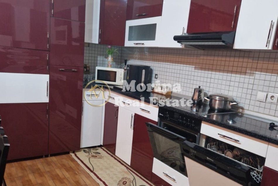 Tirane, jepet me qera shtepi 3+1 Kati 1, 164 m² 500 € (Paskuqan)