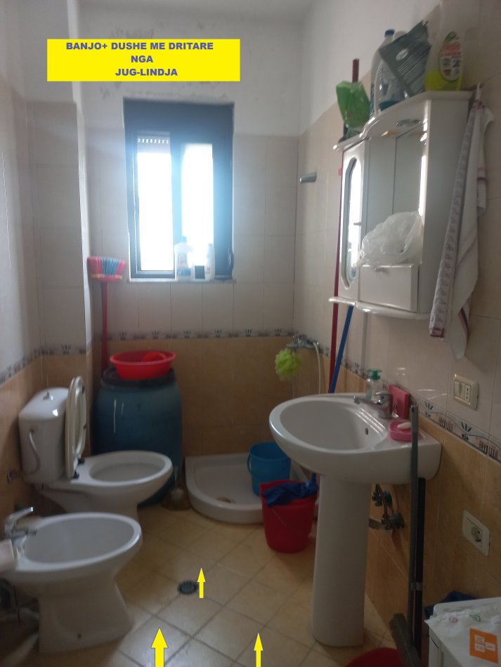 Durres-Plazh,Okazion, Shhitet apartament cilësor, tip 1+1 me ballkon, kat 4, pallat ri 5-kate, sip.54m², Cmimi 63.000 €, tek Plazhi i Shkëmbit Kavajës, linja dytë nga deti, 50m nga bregu, pranë Hotel Besani, 5-minuta autovetur (4 km) nga/Ura e Dajlanit, fillimi i Plazhit Durresit..