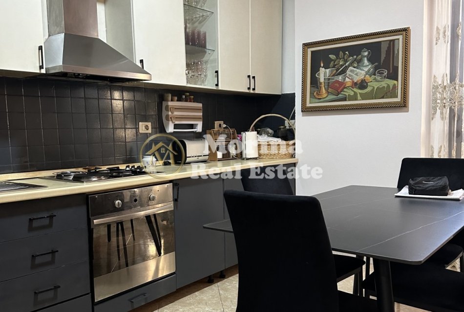 Tirane, jepet me qera apartament 2+1 Kati 4, 107 m² 650 € (Komuna Parisit)