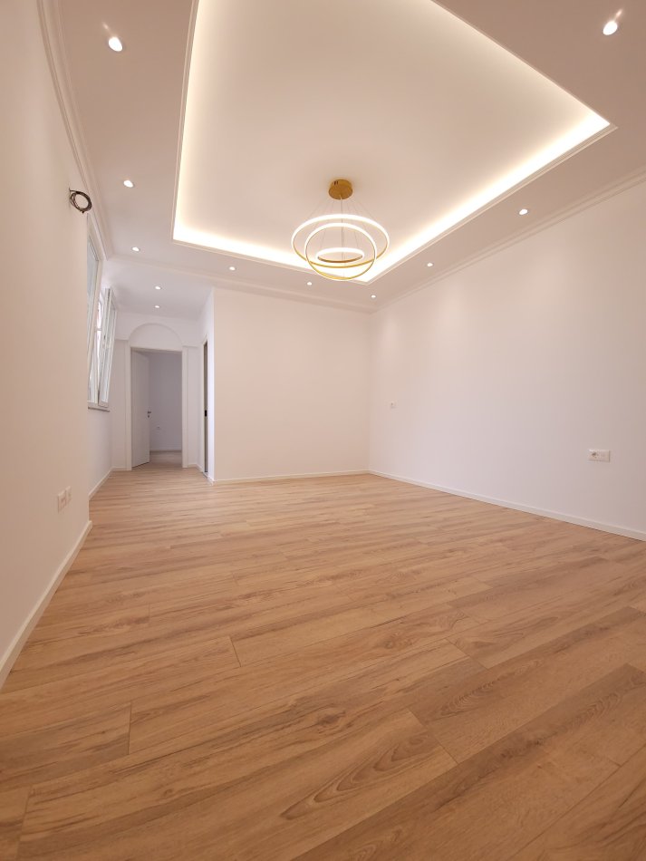 Tirane, shitet apartament 1+1+Ballkon, Kati 7, 58 m² 120,000 € (tek rreth rrotullimi i Zogut të Zi)