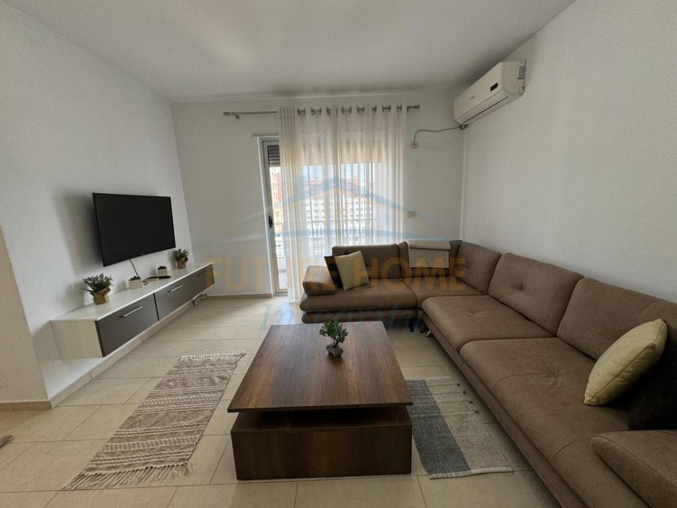 0683487469  Tirane, jepet me qera apartament 3+1+Aneks+Ballkon Kati 6, 120 m² 550 € (Prane Hotel Marinaj)