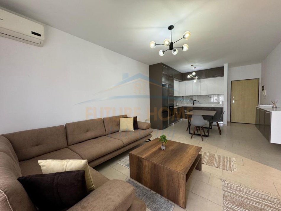 0683487469  Tirane, jepet me qera apartament 3+1+Aneks+Ballkon Kati 6, 120 m² 550 € (Prane Hotel Marinaj)