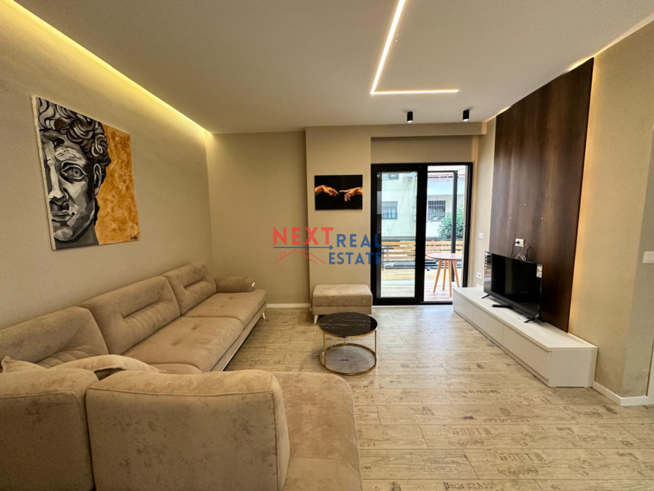 Vlore, jepet me qera apartament 1+1+Ballkon Kati 2, 550 € (KOMBINATI I PESHKUT)