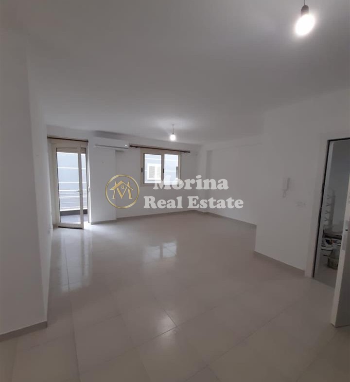 Tirane, jepet me qera apartament 1+1 Kati 3, 76 m² 270 € (Shkoze)