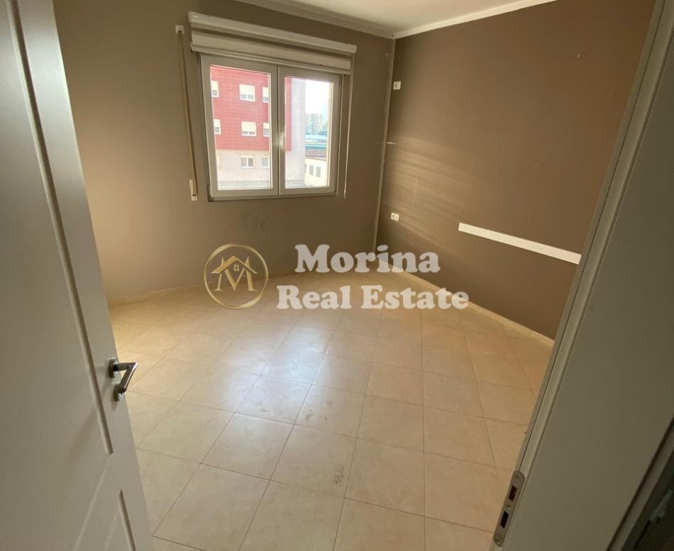 Tirane, jepet me qera apartament 3+1 Kati 2, 117 m² 500 € (5 Maji)