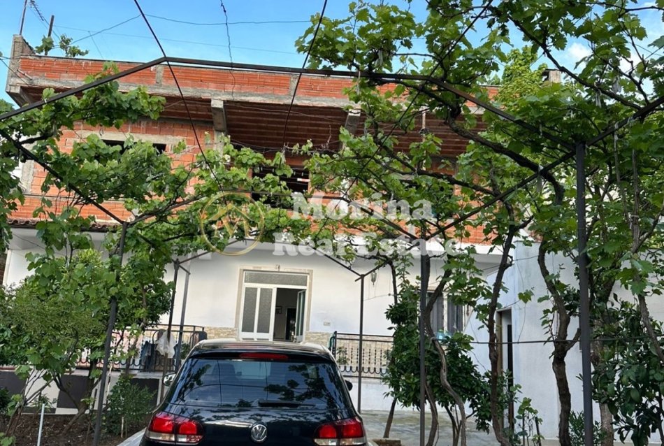 Tirane, shitet shtepi 1+1 Kati 1, 349 m² 240.000 € (Fresku/Reparti 3700)