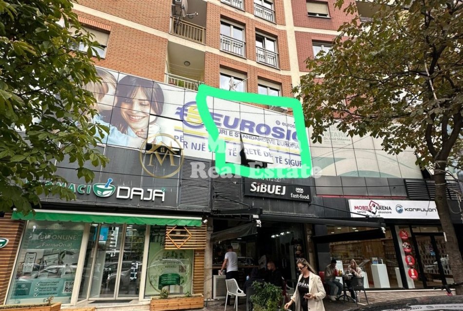 Tirane, jepet me qera zyre Kati 2, 38 m² 700 € (Rruga Elbasanit)