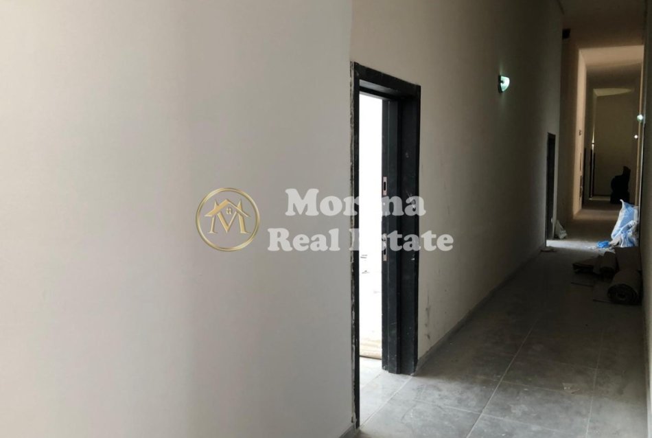 Tirane, jepet me qera ambjent biznesi Kati 2, 88 m² 600 € (Xhamllik/Conadit Pallati i ri)