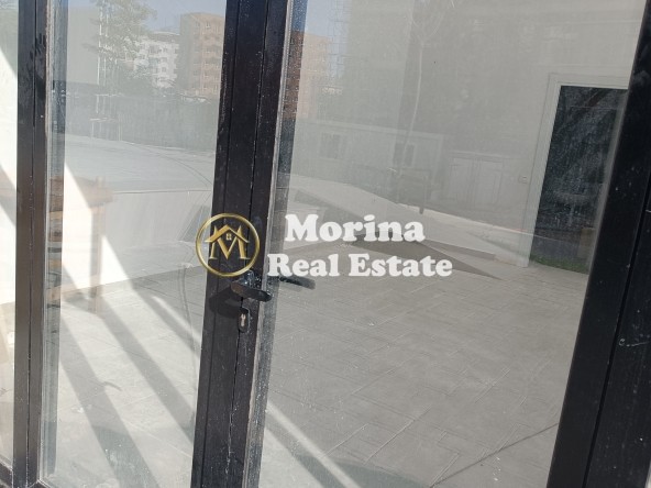 Tirane, jepet me qera zyre Kati 0, 25 m² 250 € (Shkolla Kuqe)