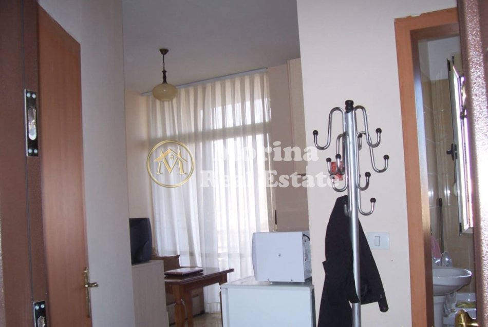 Tirane, shitet apartament 1+1 Kati 3, 34 m² 71.400 € (Rruga Jordan Misja)