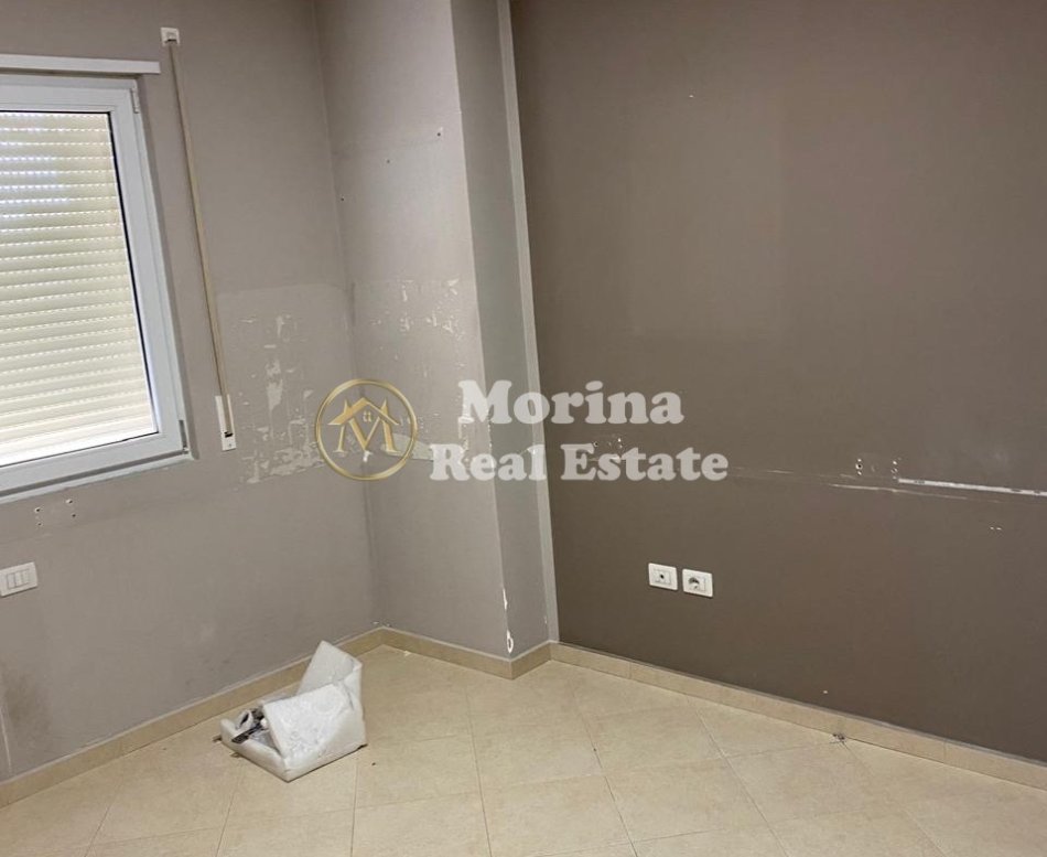 Tirane, jepet me qera apartament 3+1 Kati 2, 117 m² 500 € (5 Maji)