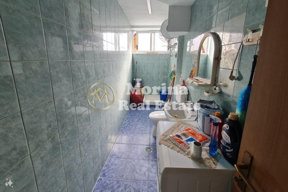 Tirane, jepet me qera apartament 1+1 Kati 2, 70 m² 800 € (Rruga Durresit)