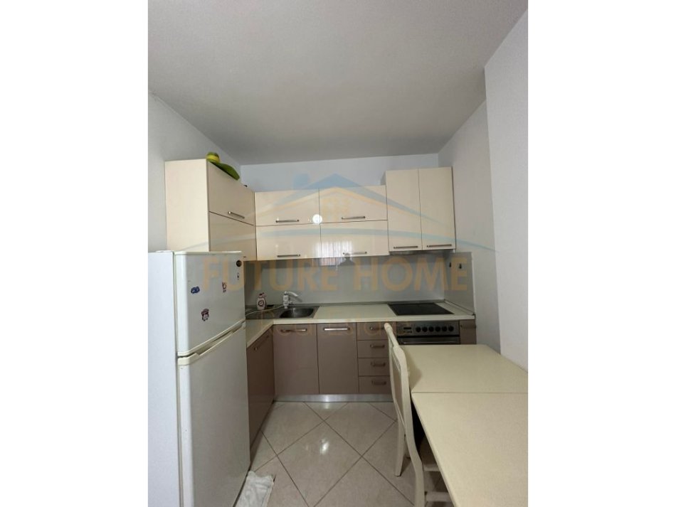 0683487469. Tirane, jepet me qera apartament 2+1+Ballkon Kati 4, 95 m² 450 € (Prane Bar Ales)