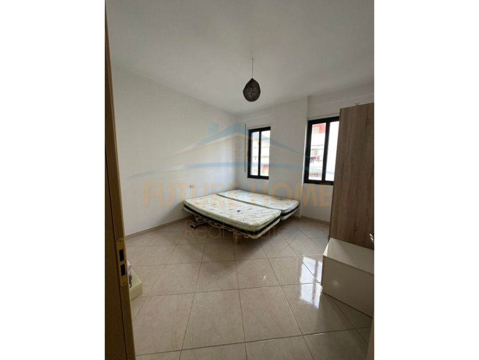 0683487469. Tirane, jepet me qera apartament 2+1+Ballkon Kati 4, 95 m² 450 € (Prane Bar Ales)