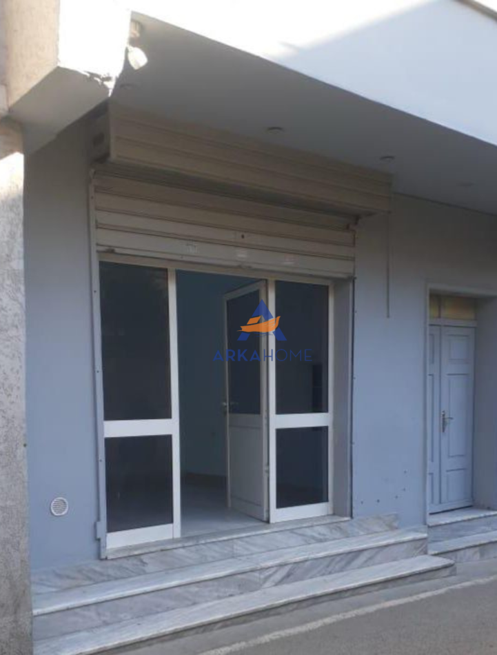 Tirane, jepet me qera ambjent biznesi Kati 0, 13 m² 250 € 