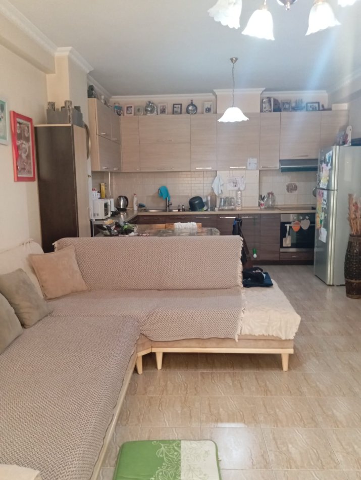 Tirane, shitet apartament 1+1 Kati 5, 1 m² 83.000 € (pallatet cabej)
