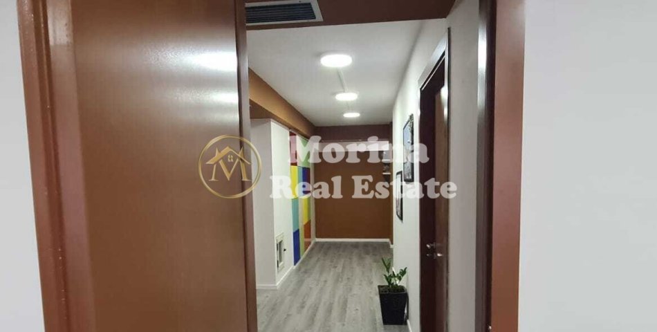 Shqiperi, shitet dyqan Kati 2, 200 m² 1.000.000 € (Rruga Sami Frasheri/Shkolles Petro Nini)