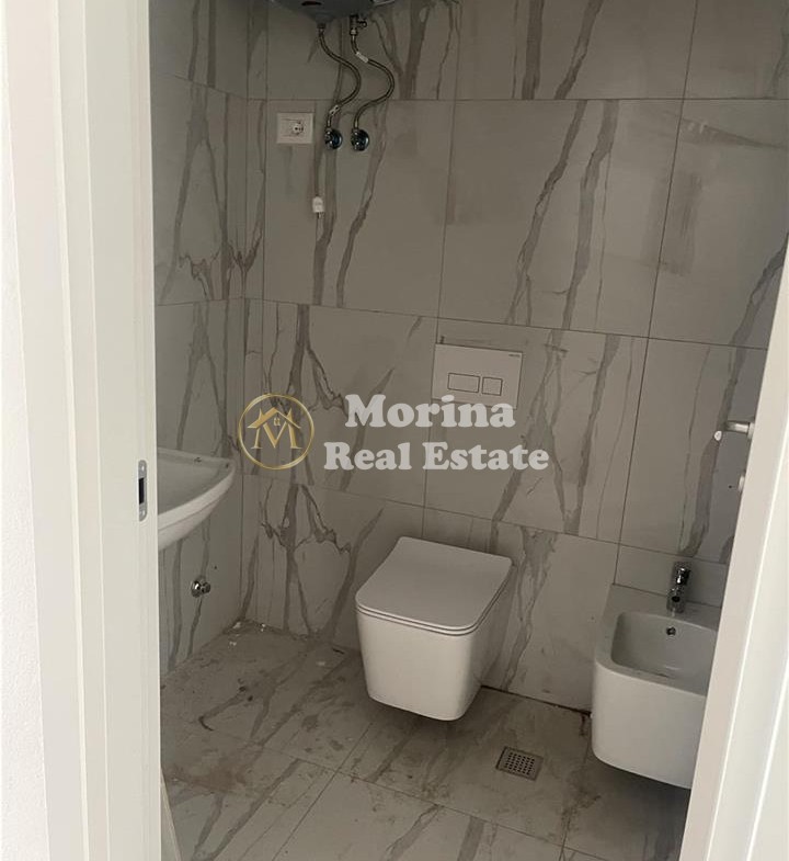 Tirane, jepet me qera apartament 3+1 Kati 4, 150 m² 500 € (Bulevardi i Ri)