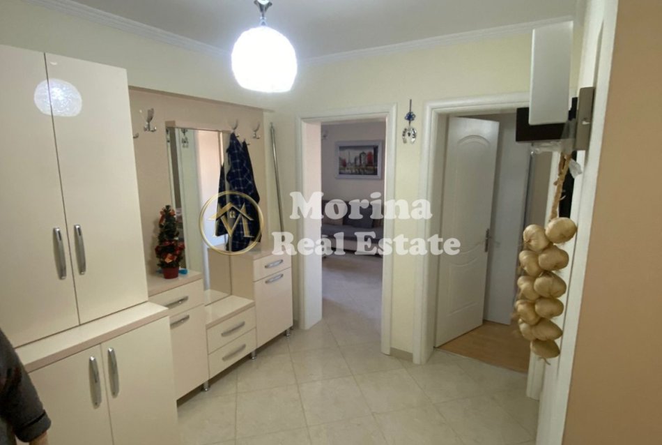 Tirane, jepet me qera apartament 2+1 Kati 3, 90 m² 600 € (Xhamllik)