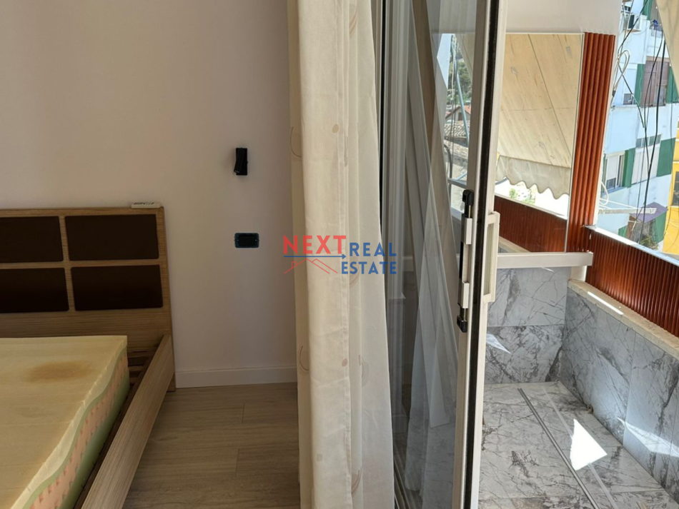 Vlore, jepet me qera garsonier 1+1 Kati 4, 250 € (MURADIE)