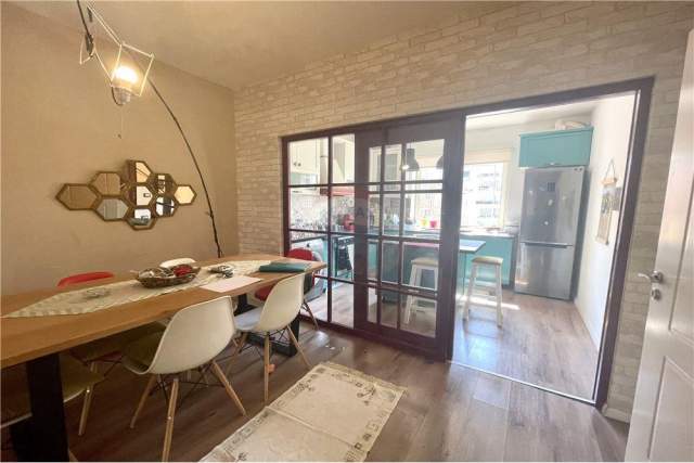 Tirane, shitet apartament 1+1 Kati 5, 73 m² 115.000 Euro (Gjimnazi Petro Nini)