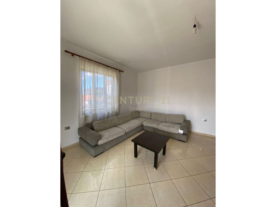 Tirane, jepet me qera apartament 3+1 Kati 3, 103 m² 450 € (Rruga:&quot;Sadik Petrela&quot;)