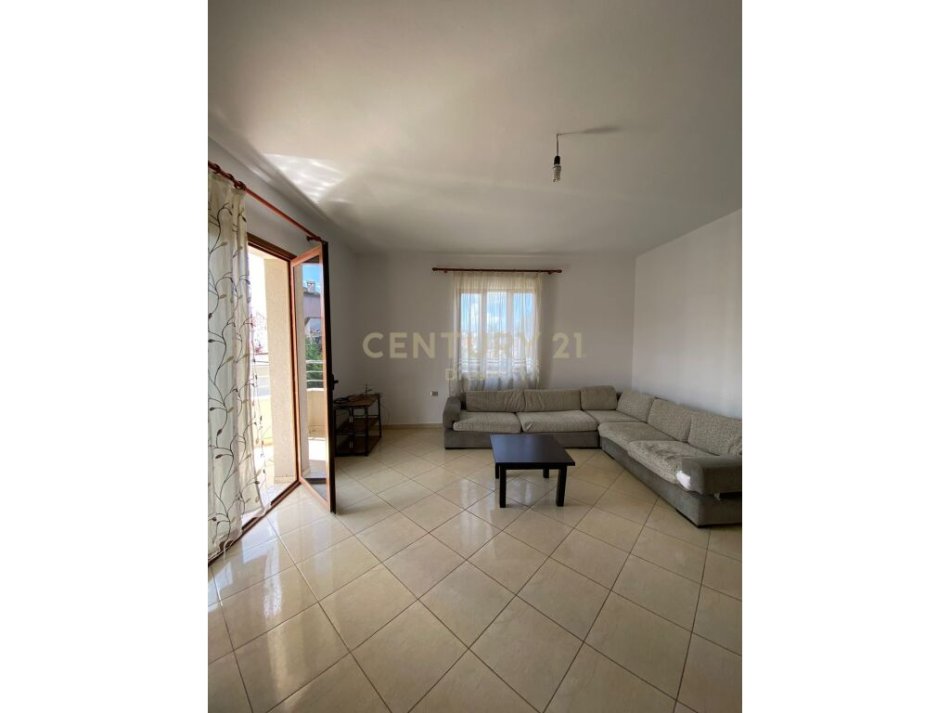 Tirane, jepet me qera apartament 3+1 Kati 3, 103 m² 450 € (Rruga:&quot;Sadik Petrela&quot;)