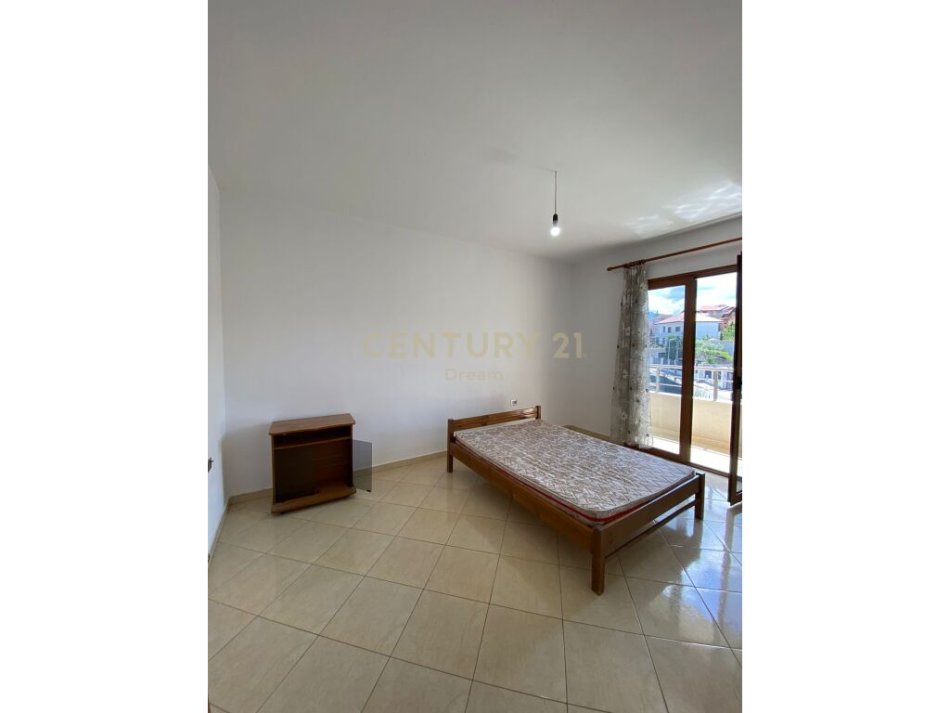 Tirane, jepet me qera apartament 3+1 Kati 3, 103 m² 450 € (Rruga:&quot;Sadik Petrela&quot;)