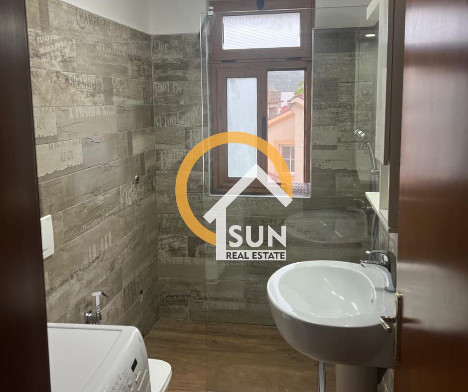 Shkoder, jepet me qera apartament 1+1+Ballkon Kati 3, 55 m² 300 € (BULEVARDI SKENDERBEU)