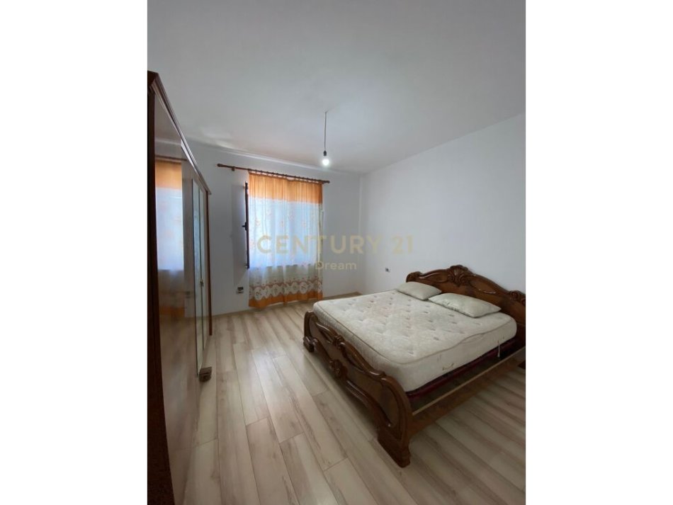 Tirane, jepet me qera apartament 3+1 Kati 3, 103 m² 450 € (Rruga:&quot;Sadik Petrela&quot;)