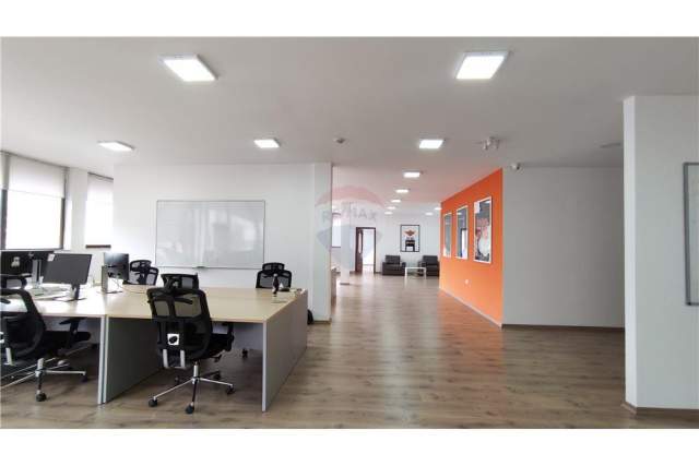 Tirane, jepet me qera zyre Kati 8, 340 m² 3.200 Euro (Ismail Qemali)