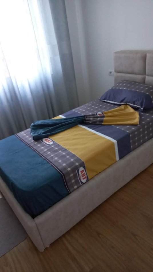 Tirane, jepet me qera apartament 2+1+Ballkon Kati 3, 85 m² 450 € (qyteti studenti)