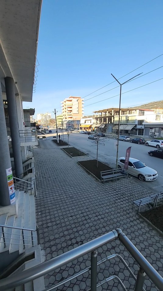 Lushnje, shes dyqan Kati 1, 350 m² (Shetitorja Stadiumit)