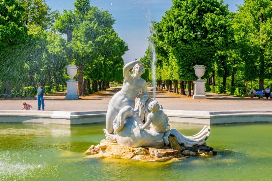 Tirane, oferte City-tour | Vizita qytetesh 𝐔𝐝𝐡𝐞𝐭𝐢𝐦 𝐧𝐞̈ 𝐕𝐣𝐞𝐧𝐞̈, 𝟑 𝐝𝐢𝐭𝐞̈ €𝟑𝟒𝟗/𝐩𝐞𝐫𝐬𝐨𝐧 Datat e udhëtimit:
