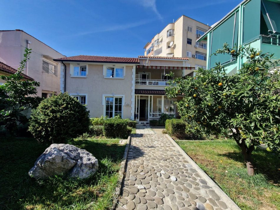 Tirane, shes Vile 3+1 Kati 0, 400 m² 360.000 € (Rr. &quot;Asim Vokshi&quot;, Tirane)